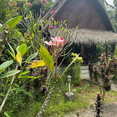 Kubu Artha Bungalow Nusa Penida Ped Exterior foto