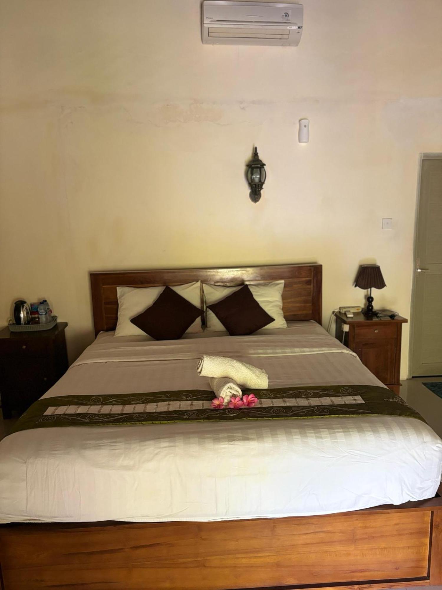 Kubu Artha Bungalow Nusa Penida Ped Exterior foto